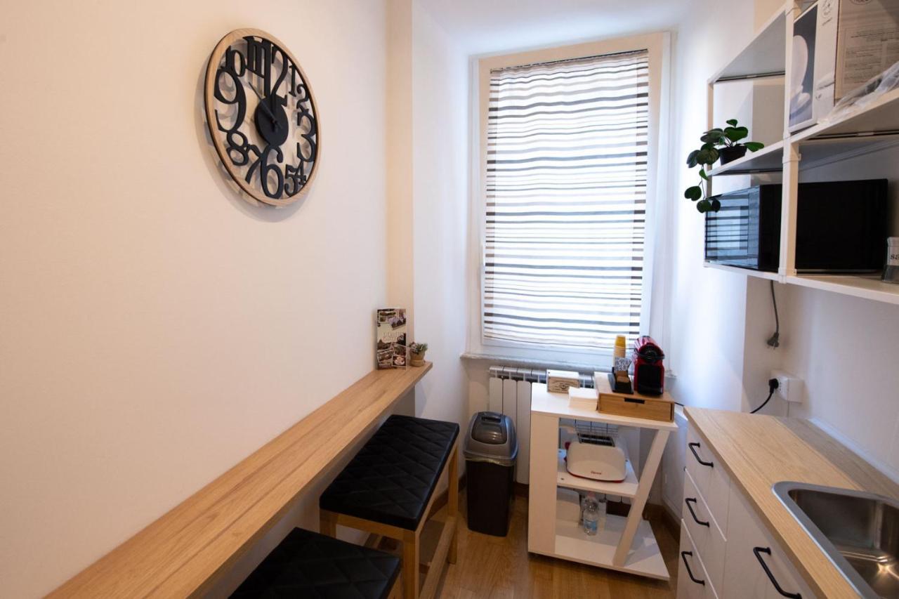 Domus Castroni Germanico Bed & Breakfast Rome Exterior photo